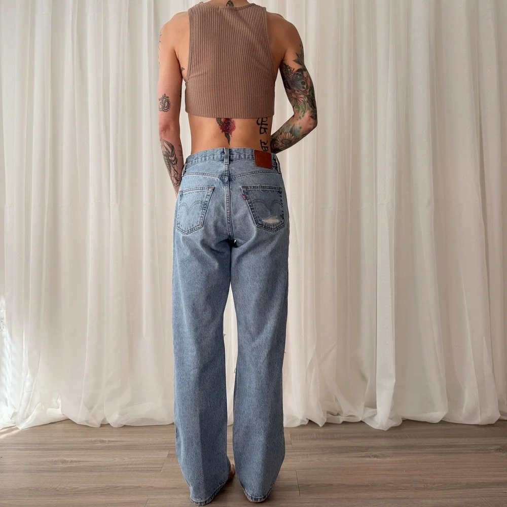 Levi's 501 Distressed Jeans High Waisted Straight Leg Vintage Wash Denim W26 L32 - Picture 3 of 7